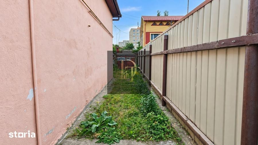 Casă cu 5 camere cu Teren 446 Mp în Florilor