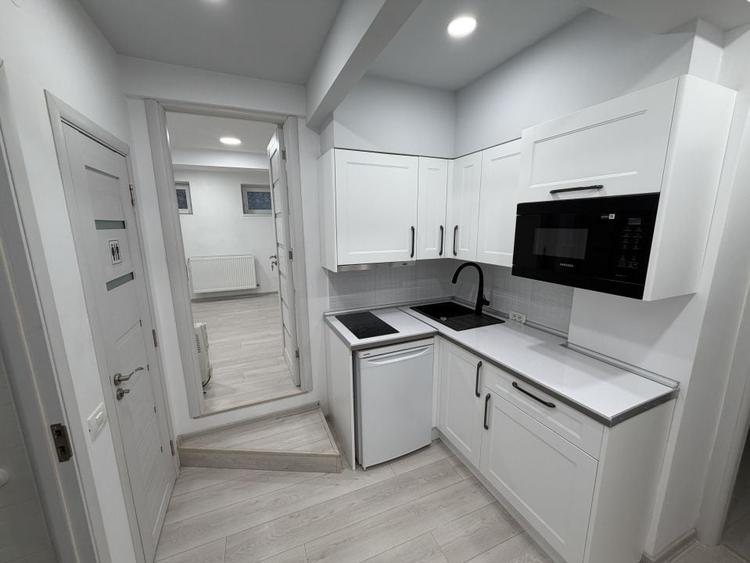 Apartament cu 3 camere în Universitate — fotografia 1