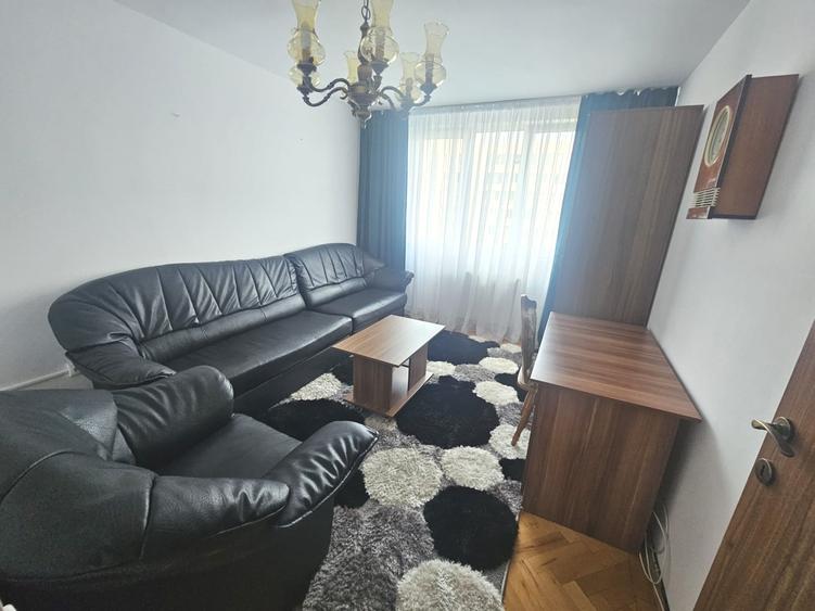 Apartament cu 3 camere decomandat, mobilat în Centrul Civic
