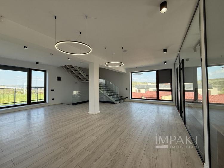 Casă individuală cu 8 camere cu Canalizare în Borhanci