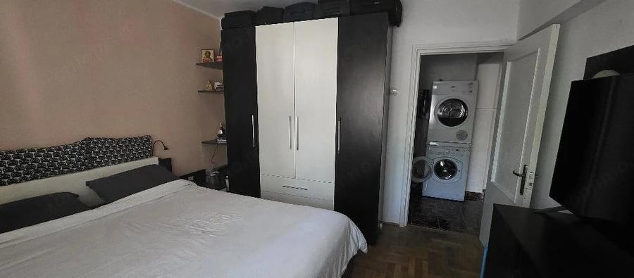 Apartament cu 3 camere decomandat în Energiei