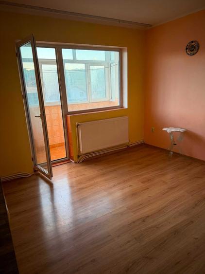 Apartament cu 2 camere semidecomandat în Coman