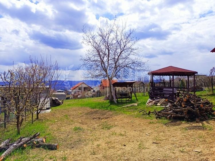 Casă individuală cu 4 camere cu Canalizare în Iris