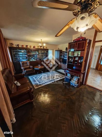 Apartament cu 4 camere decomandat în Central