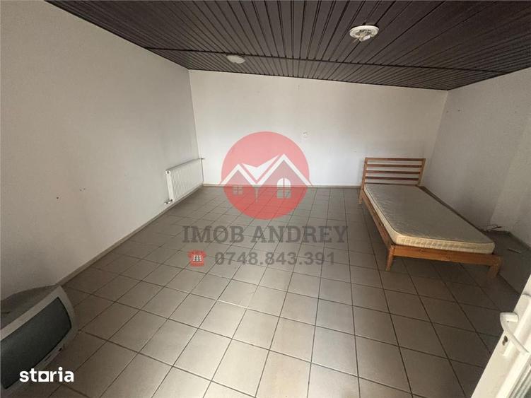 Casă cu 10 camere cu Teren 600 Mp în Ultracentral