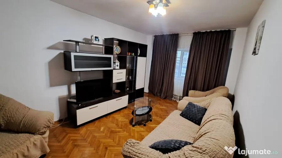 Apartament cu 3 camere decomandat în Exterior Vest