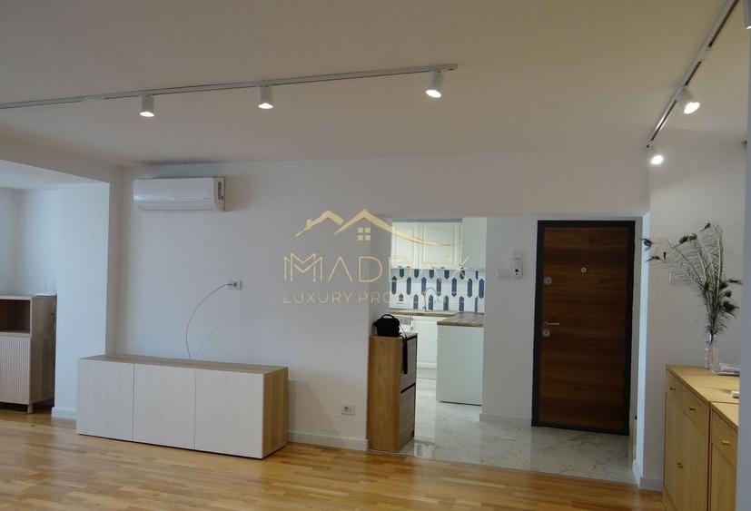 Apartament cu 3 camere, mobilat în Decebal
