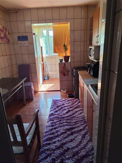 Apartament cu 3 camere semidecomandat în Fizicienilor