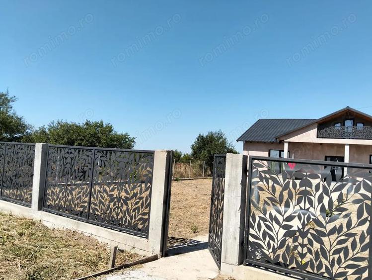 Casă cu Teren 2000 Mp în Vădeni