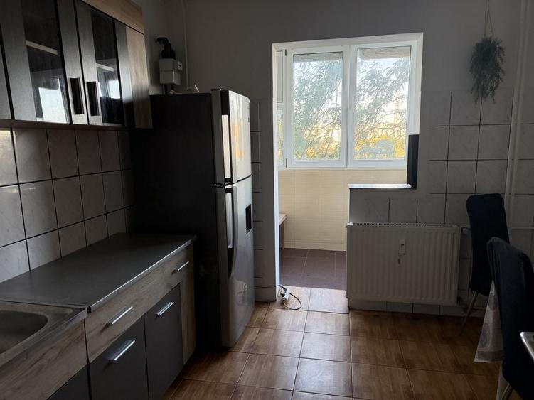 Apartament cu 3 camere în Runcu