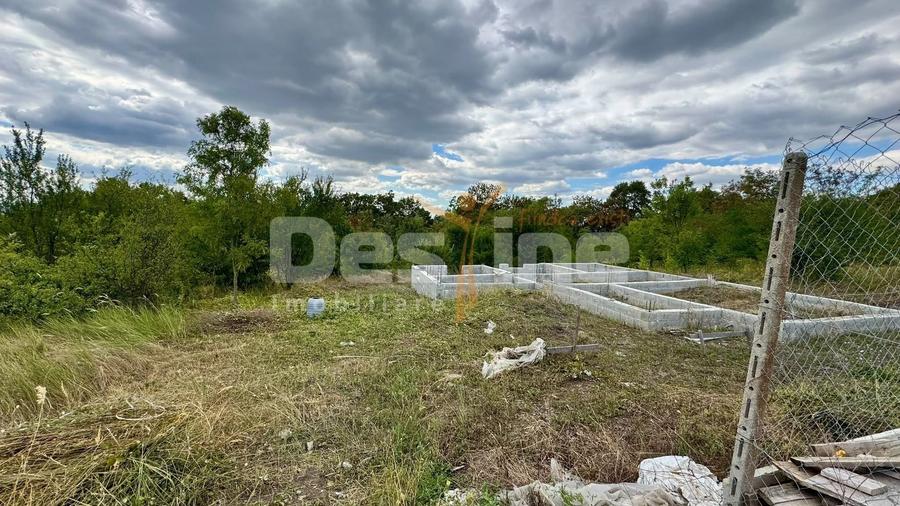 Teren Construcții intravilan de 415 mp, în Deal