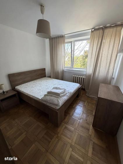 Apartament cu 3 camere semidecomandat, mobilat în Drumul Taberei