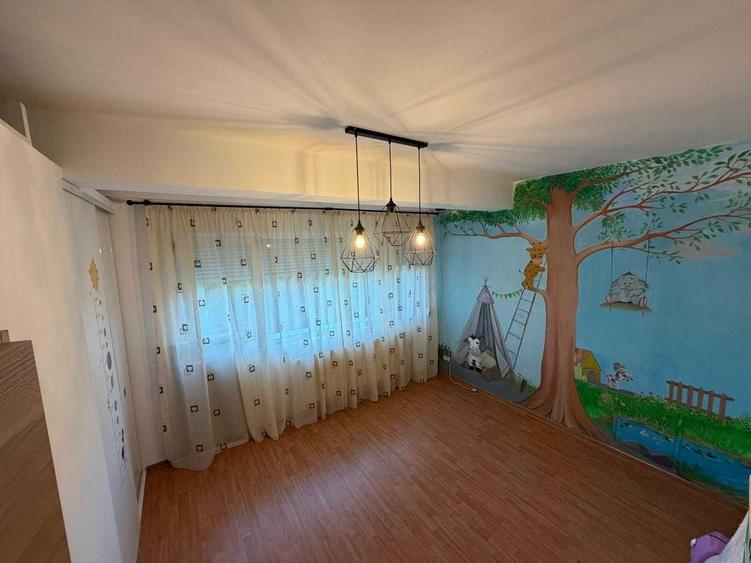 Apartament cu 3 camere decomandat în Torontalului