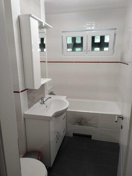 Apartament cu 3 camere decomandat în Exterior Vest