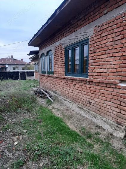 Casă cu 4 camere cu Teren 1000 Mp în Poienarii-Rali
