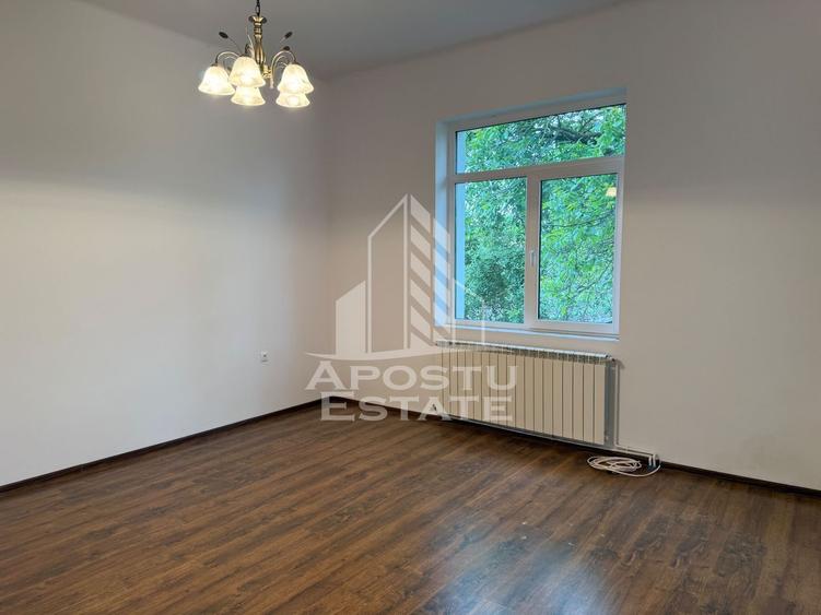 Casă individuală cu 8 camere cu Canalizare în Fabric