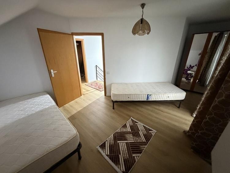 Casă cu 4 camere cu Teren 500 Mp în Florești