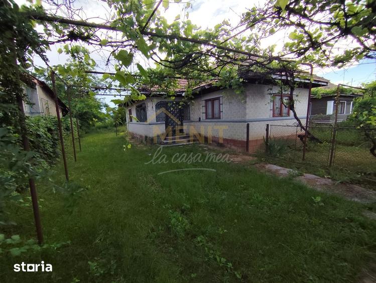 Casă cu 4 camere cu Canalizare în Măgureni