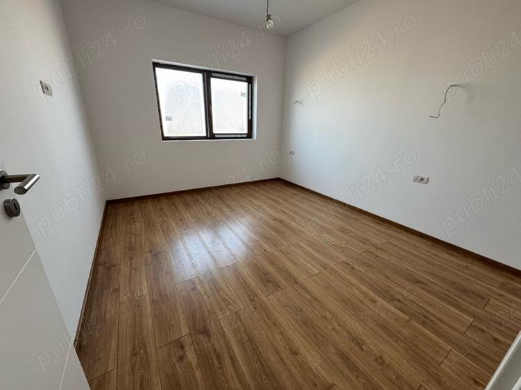 Casă cu 4 camere cu Teren 300 Mp în Moșnița Veche