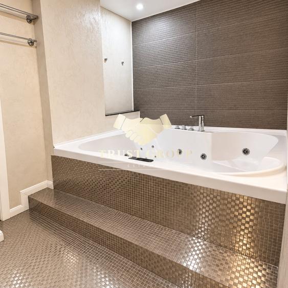 Apartament cu 4 camere semidecomandat în Herăstrău