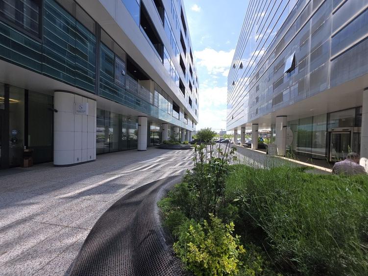Penthouse cu 4 camere semidecomandat în Nord-Vest