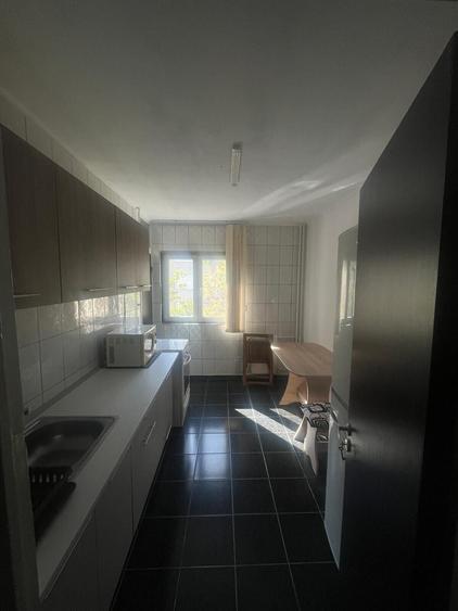 Apartament cu 3 camere decomandat, mobilat în Dristor
