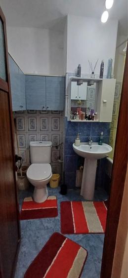 Apartament cu 3 camere decomandat în Micro 6