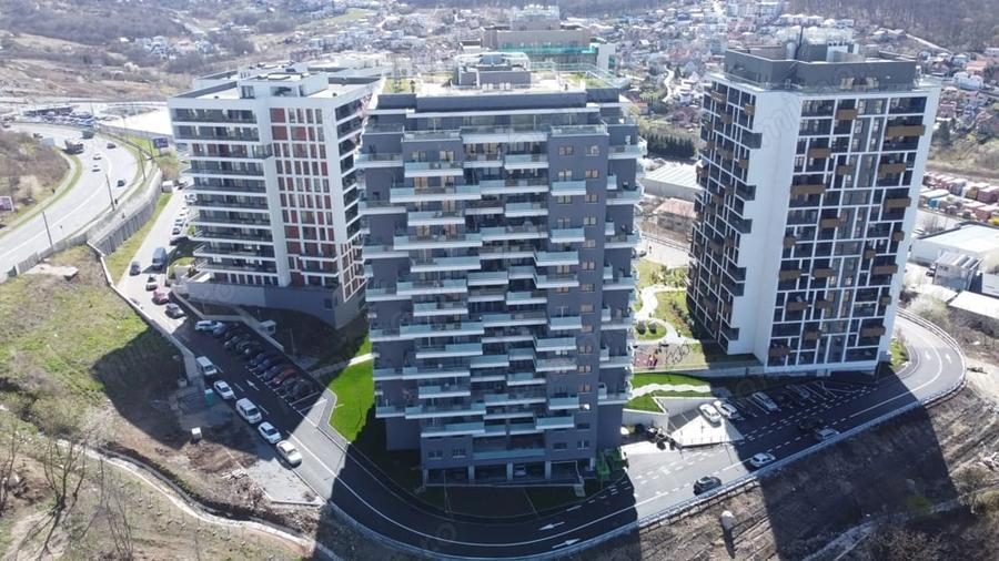 Apartament cu 3 camere decomandat în Zorilor