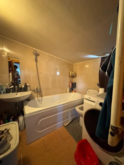 Casă individuală cu 7 camere cu Canalizare în Rahova
