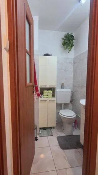 Apartament cu 3 camere decomandat în Florilor