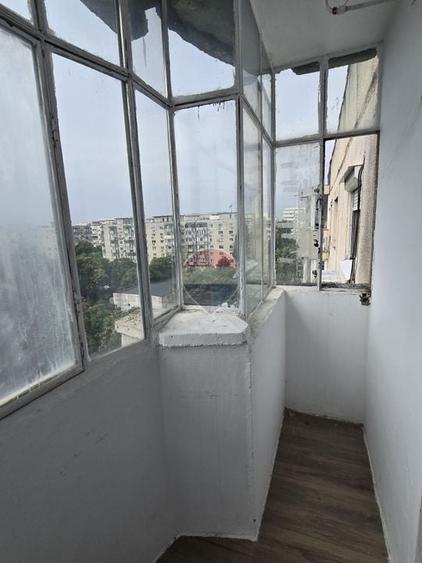 Apartament cu 3 camere decomandat în Berceni