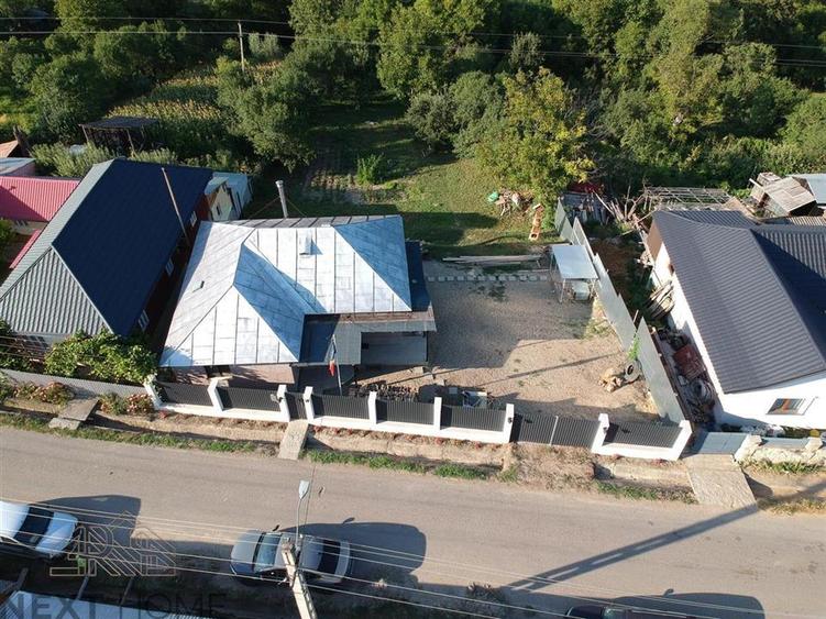 Casă cu 4 camere cu Teren 2400 Mp în Păulești
