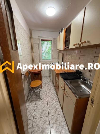 Apartament cu 3 camere decomandat în Drumul Taberei