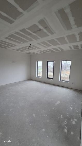 Casă cu 3 camere cu Teren 450 Mp în Lazuri