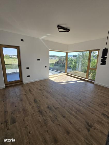 Casă cu 5 camere cu Teren 540 Mp în Corbeanca