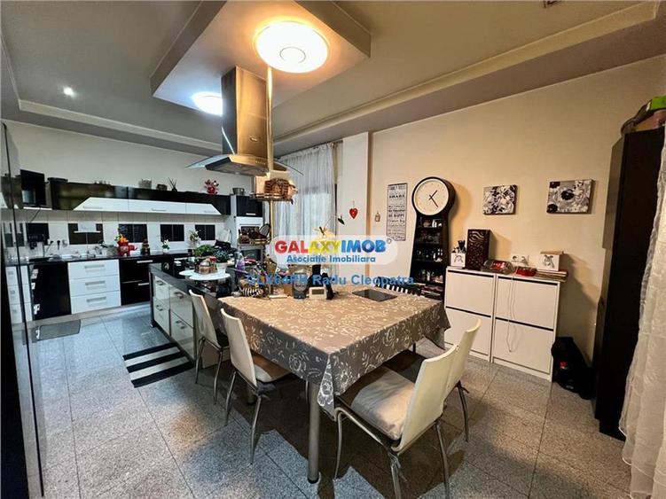Casă cu 7 camere cu Teren 751 Mp în Albert