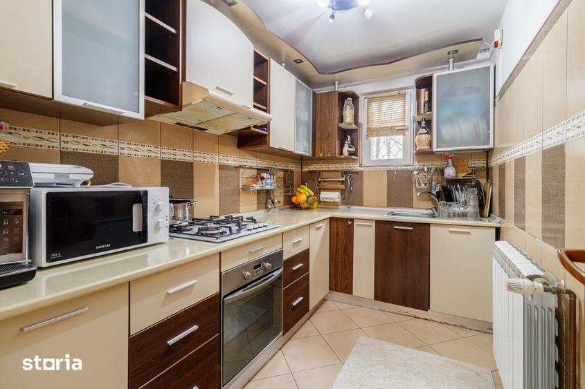 Casă cu 7 camere cu Teren 2000 Mp în Periș