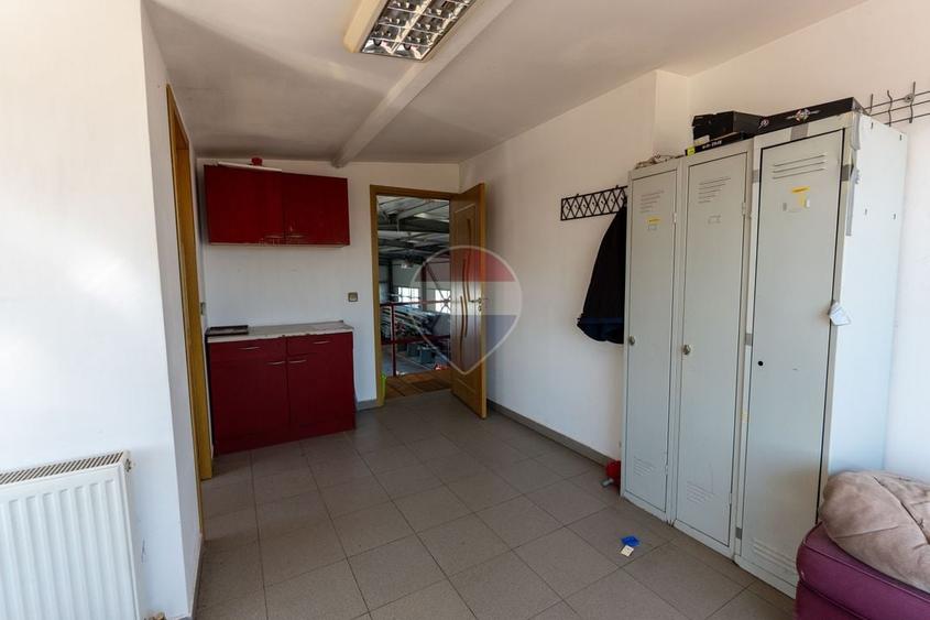 Spațiu comercial, de 260 mp, în Cristur