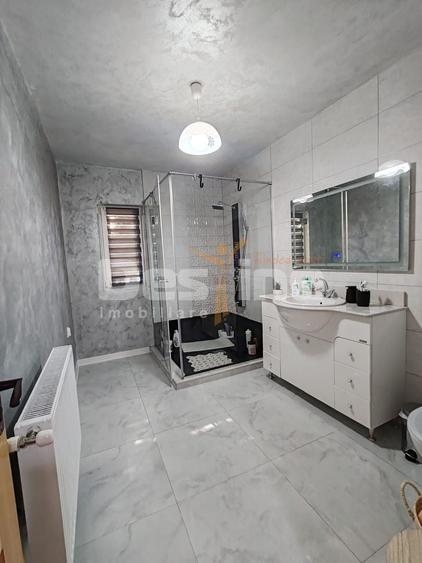 Apartament cu 3 camere decomandat în Gară