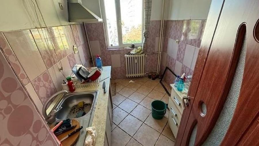 Apartament cu 3 camere semidecomandat în Obor