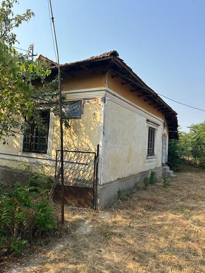 Casă cu 3 camere în Leu