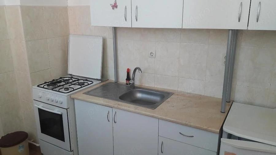 Garsonieră decomandată în UTA