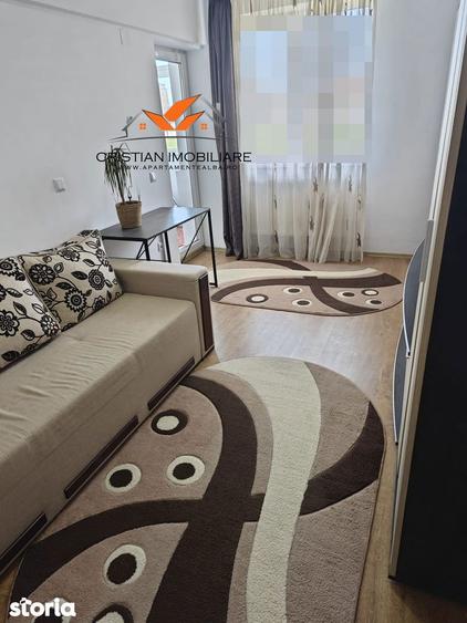 Apartament cu 3 camere în Cetate