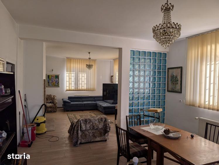 Casă cu 5 camere cu Teren 2100 Mp în Stoenești