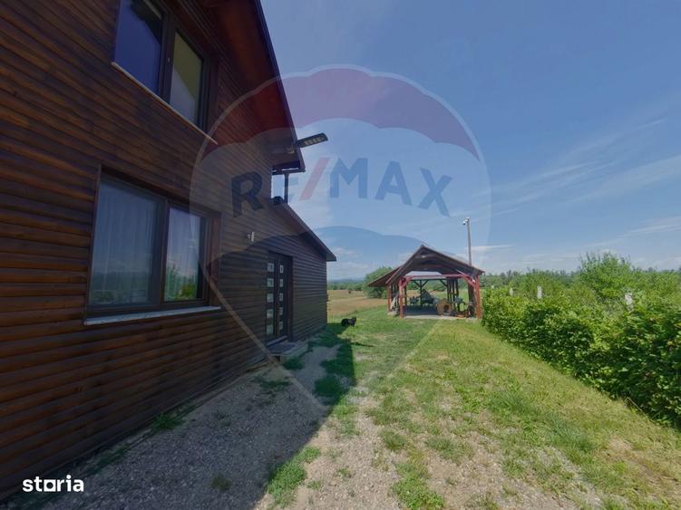 Casă cu 4 camere cu Teren 1160 Mp în Sarasău