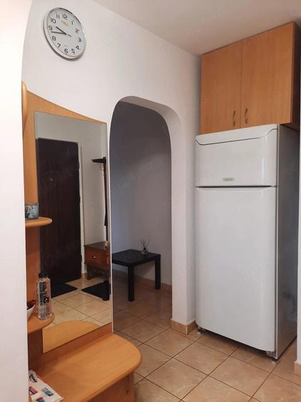 Apartament cu 3 camere decomandat în Malu Roșu