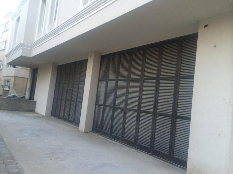 Casă cu 14 camere cu Teren 120 Mp în P-ța Ovidiu