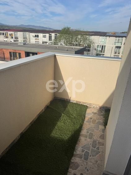 Apartament cu 3 camere semidecomandat, mobilat în Florești