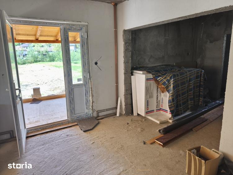 Casă cu 5 camere cu Teren 1100 Mp în Ernei