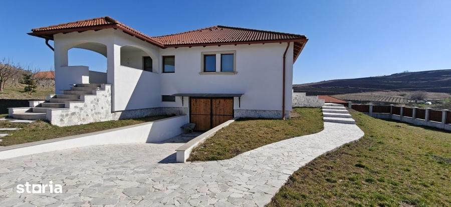 Casă cu 9 camere cu Teren 1800 Mp în Apahida